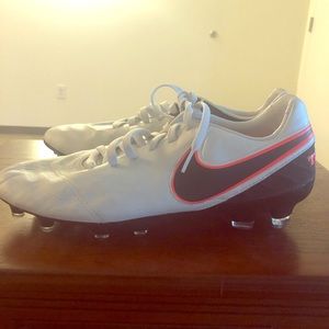 NWOT Nike tiempo legacy II cleats